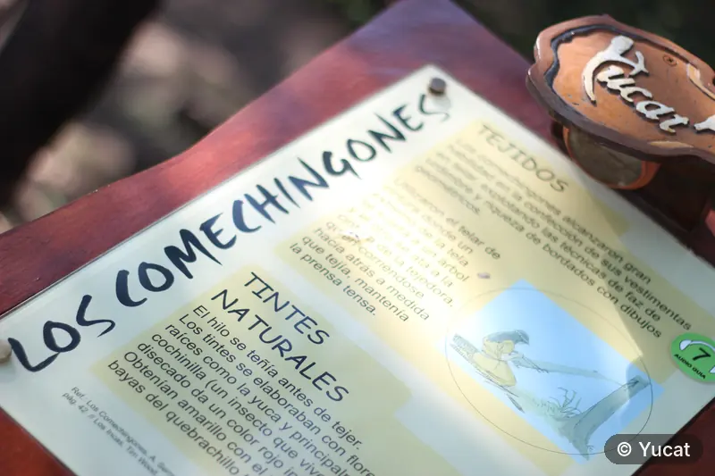 Cartel informativo sobre los tejidos y tintes naturales de los comechingones, en el recorrido del parque.